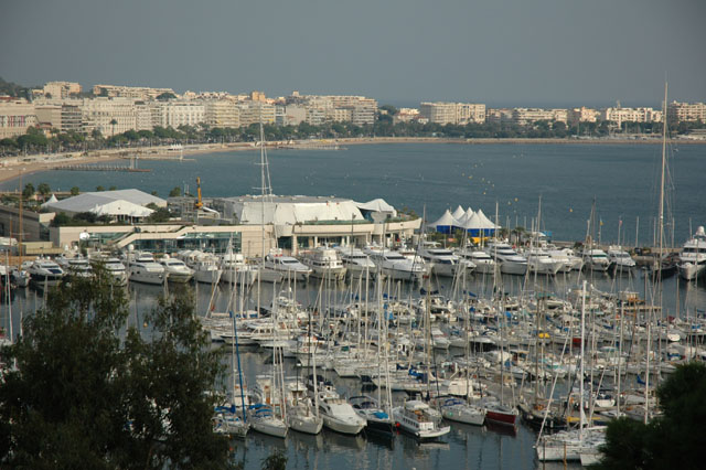 View_of_the_harbor_from_the_top_of_the_hill.jpg