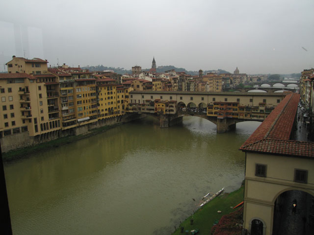 700_year_old_Ponte_Vecchio_bridge.jpg