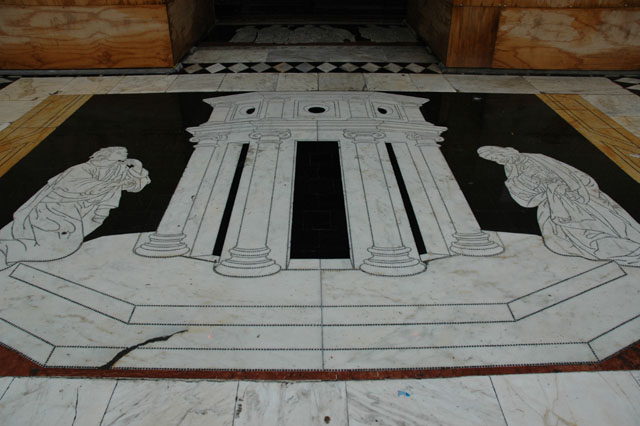 Another_floor_design_in_the_duomo.jpg