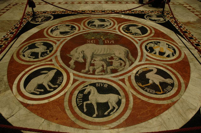 Floor_design_in_the_duomo.jpg