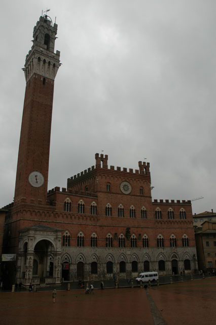 The_Gothic_Palazzo_Pubblico.jpg