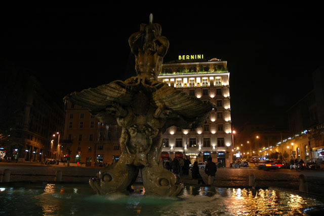 Bernini_s_Fontana_del_Tritone_in_Piazza_Barberini.jpg