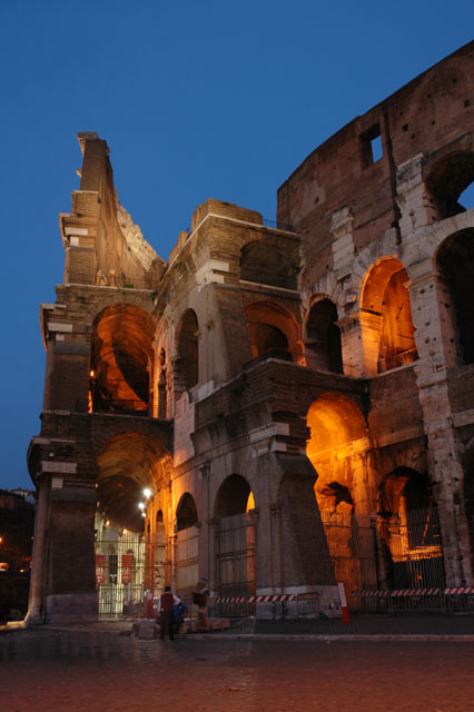 Coliseum_at_dusk_2.jpg