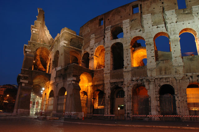 Coliseum_at_dusk_3.jpg