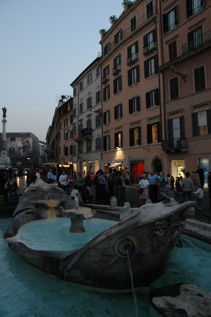 La_Fontana_della_Barcaccia_2.jpg