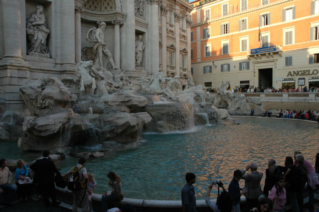 The_fountain_di_trevi.jpg