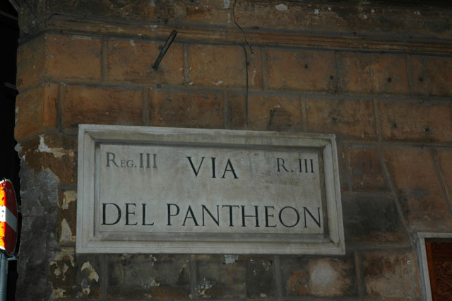 Via_Del_Pantheon.jpg