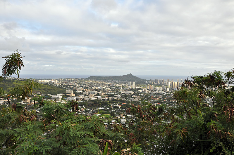 Honolulu with Diamond Head Crater.jpg