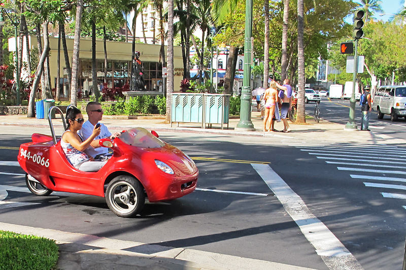 More street life in Waikiki.jpg