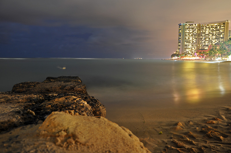 Waikiki at night3.jpg