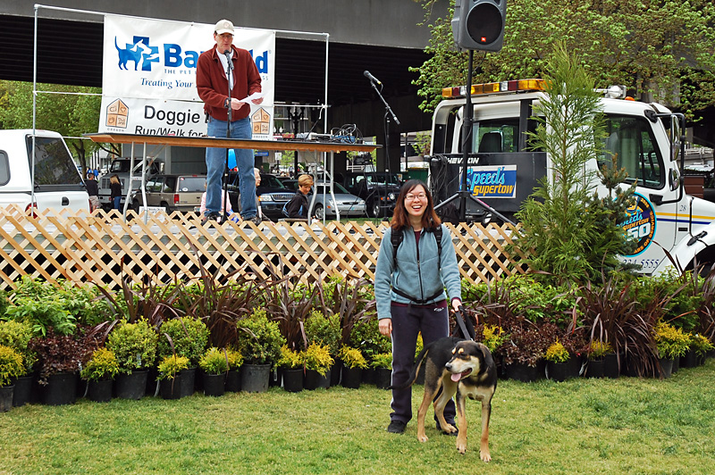 Charlotte and Mulder at the Weirdest Mutt contest.jpg