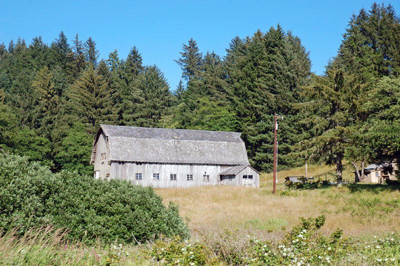 Old house on highway 101.jpg