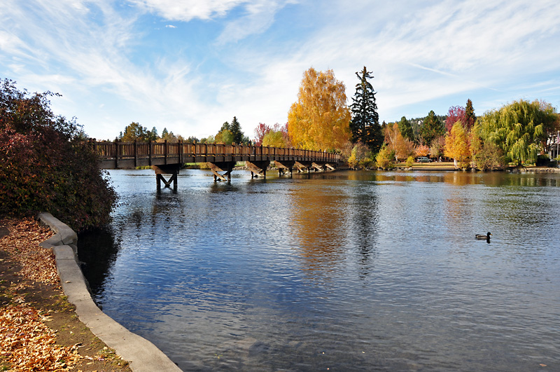 Beautiful picture over the Deshutes River.jpg