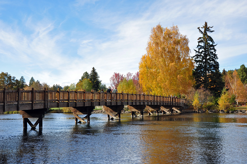 Beautiful picture over the Deshutes River2.jpg