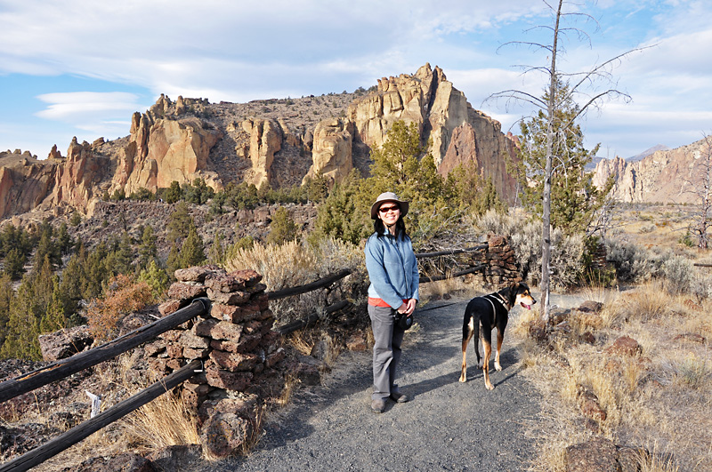 Charlotte and Mulder hiking.jpg