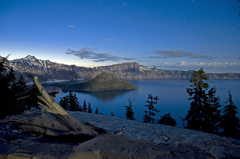 Another nice night photo with stars and Wizard Island.jpg