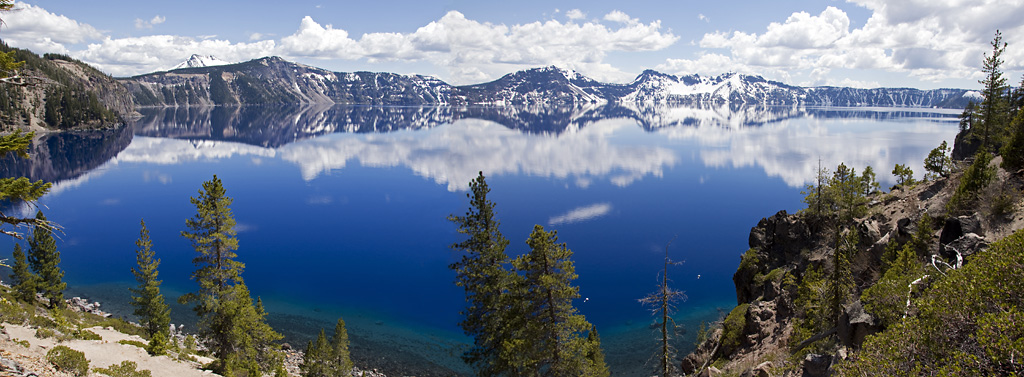 Panorama of Crater Lake Hiking to the bottom.jpg