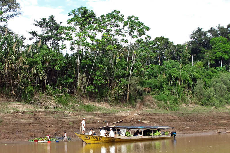 Bananna boat taking off.jpg