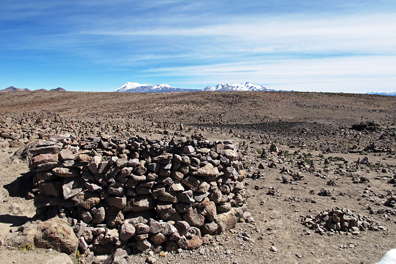 There are many stone shelters and cairns on this pass