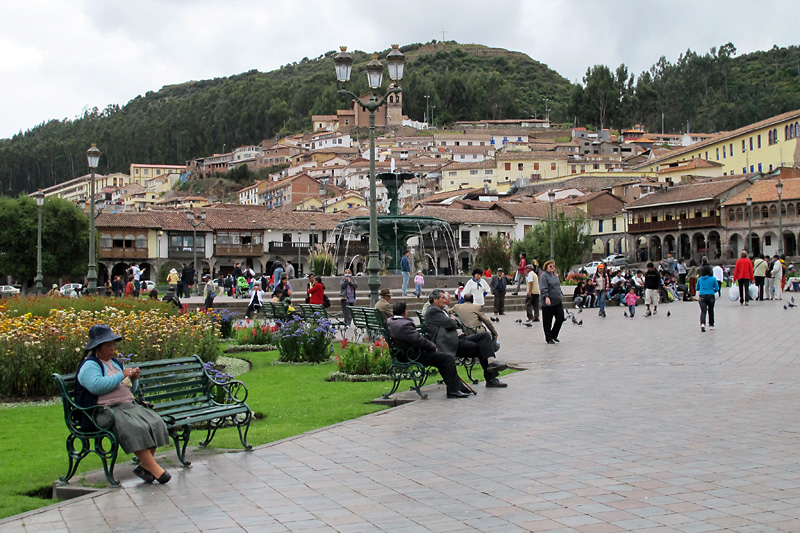 The Plaza De Armas looking up at the Sacsayhuaman site.jpg