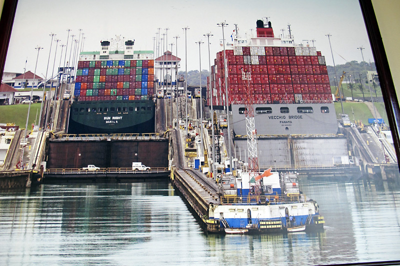 A picture of the Panama Canal in full operation.jpg