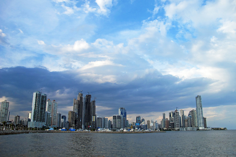 A wicked looking cloud over Panama City.jpg