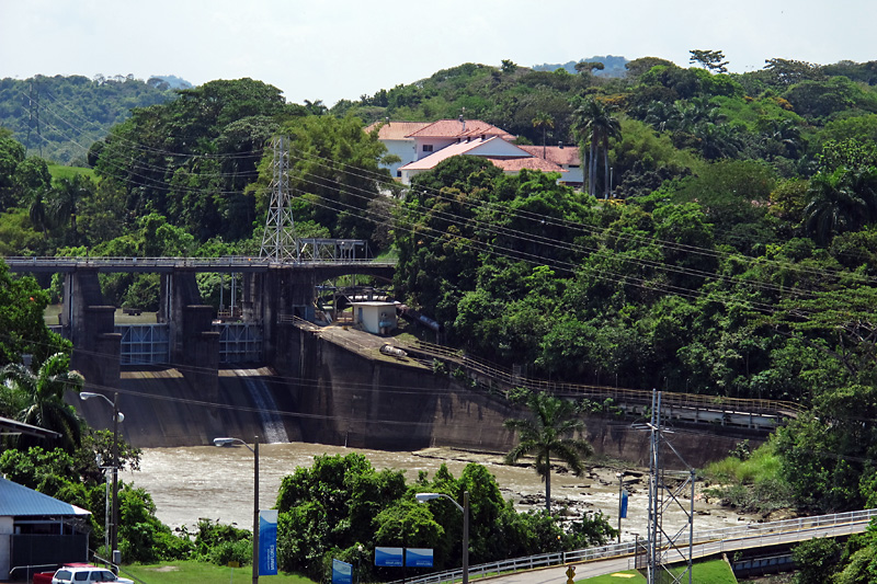 Another area around the locks.jpg