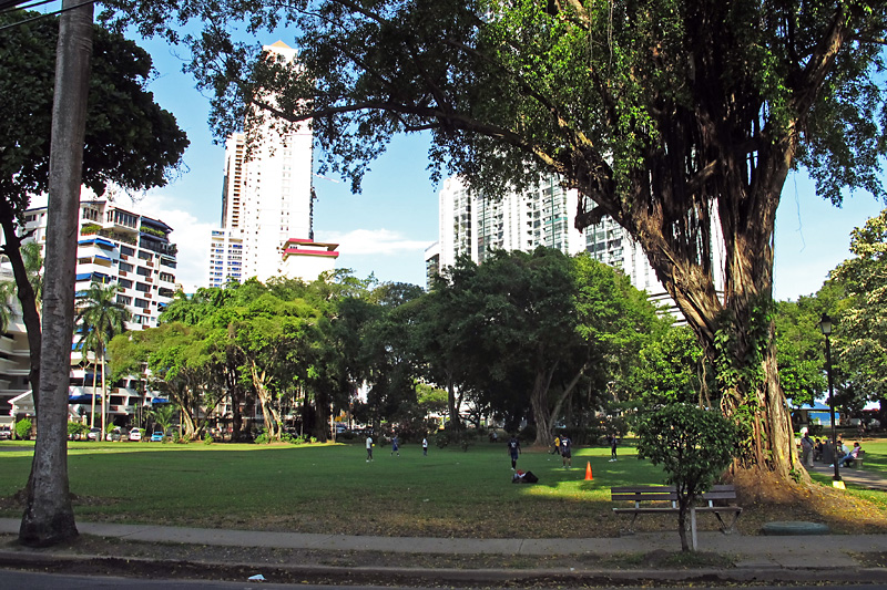 Futball practice at parque arruca.jpg