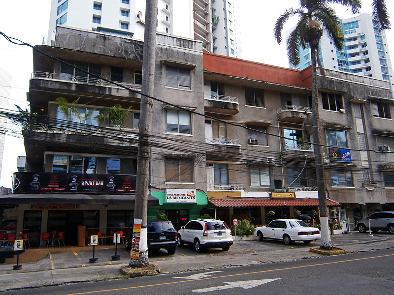 I ate at this Mexicanita Restuarant near my hotel, green sign.jpg