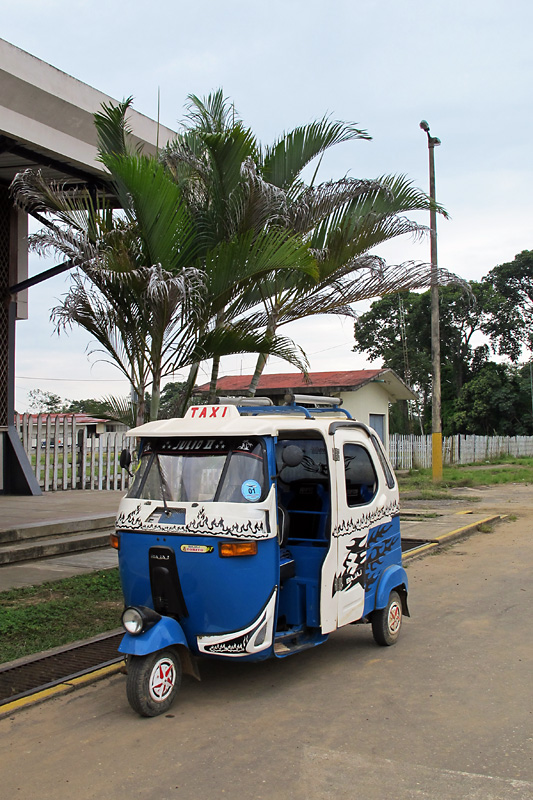 One of hte coolest motorcycle taxis I've seen.jpg