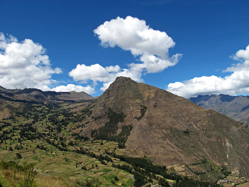 Another shot of that mountain and cloud.jpg