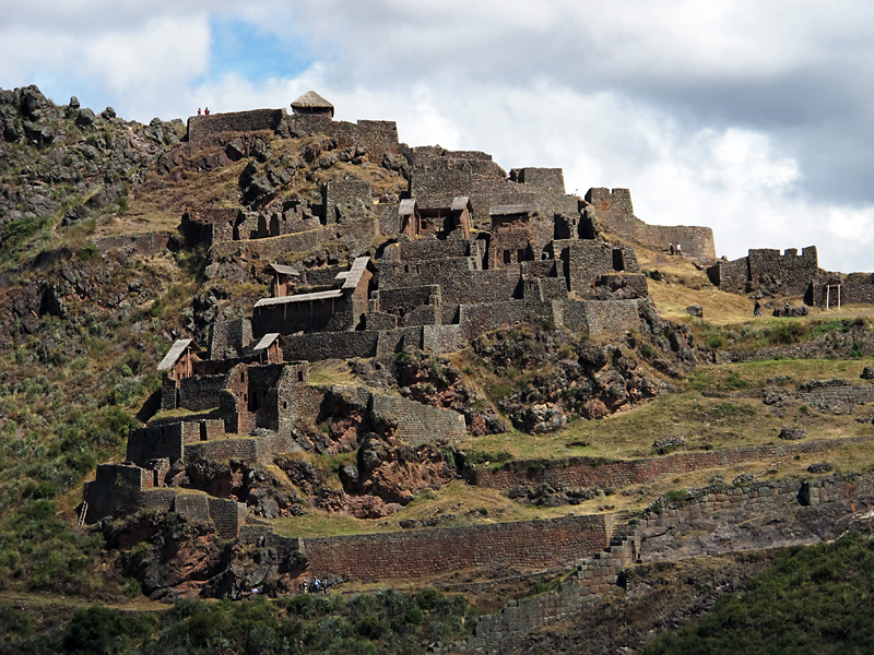 The ruins above Pisaq 2.jpg