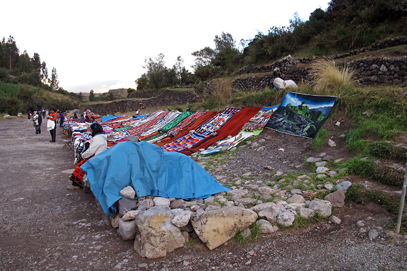 There is always a nearby market waiting for tourists.jpg