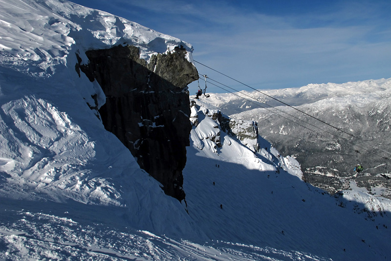 The Peak Express passing by the cliffs.jpg