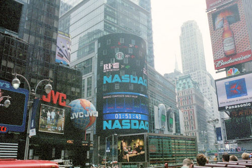 The_Nasdaq_ticker_in_Times_Sqaure.jpg