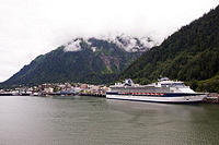 Juneau and a competing cruise ship