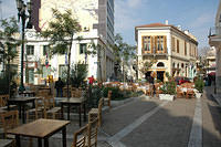 Nice_cafe_area_in_Plaka.jpg