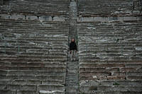 Closer_view_of_Charlotte_on_the_steps.jpg