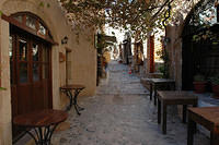 The_streets_of_Monemvasia_3_jpg.jpg