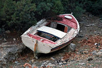 Deserted_boat.jpg