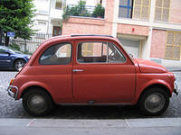 Old_car_in_Montmartre.jpg