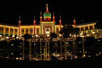 The_Palace_at_night.jpg