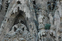 Closeup_of_Sagrada_Famlia_2.jpg