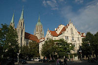 The_church_in_front_of_Oktoberfest.jpg