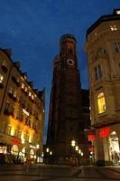 Frauenkirche_church_at_night.jpg