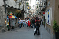 The_tourists_descend_on_Salzburg_2.jpg