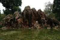 Fountain_in_a_park.jpg