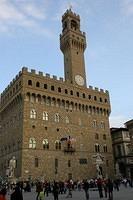 Plaza_outside_the_Uffizi.jpg