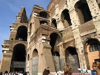 Side_view_of_Coliseum.jpg