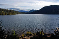 A full lake picture at the beginning of the hike.jpg